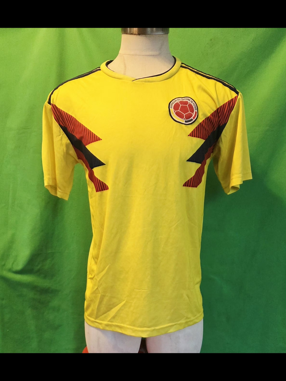 COLOMBIA VINTAGE NATIONAL TEAM SOCCER JERSEY SIZE LARGE